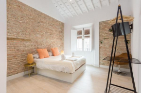 TE1A-El Teatro brick wall suite Prime Location
